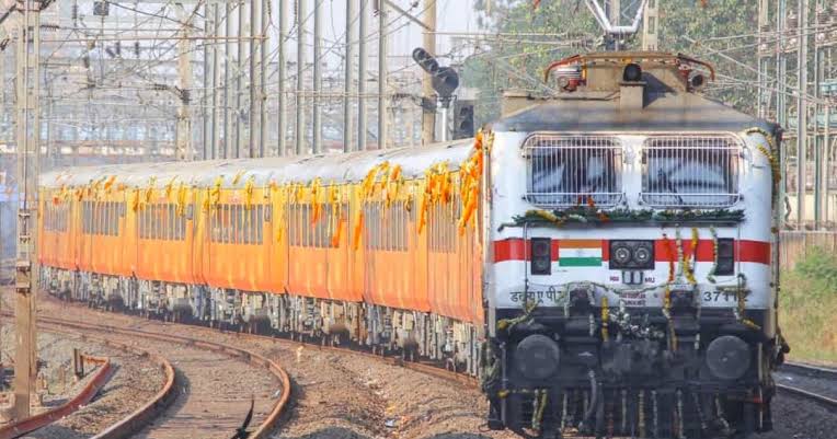 india-most-premium-train-tejas-express