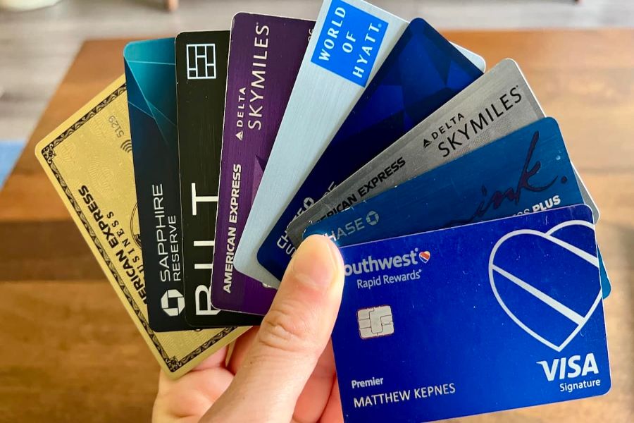 Managing multiple credit cards for a good scor क्रेडिट स्कोर बनाए रखने के लिए एक से ज्यादा क्रेडिट कार्ड इस्तेमाल करते वक्त ध्यान रखने योग्य टिप्स
