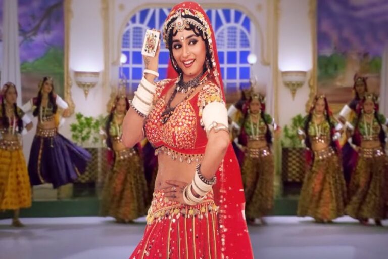 1993 में रिलीज़ हुआ गाना "चोली के पीछे क्या है" फिल्म 'खलनायक' से, जिसे लेकर हुआ था विवाद।