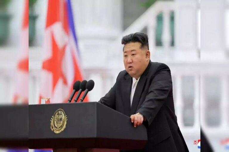 उत्तर कोरियाई नेता किम जोंग उन ने बढ़ते तनाव के बीच अमेरिका के खिलाफ परमाणु युद्ध की धमकी दी।