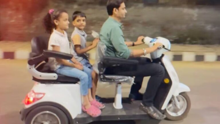 तीन पहिये वाली अनोखी स्कूटी, घर की महिलाएं और बुजुर्ग हो जाएंगे खुश