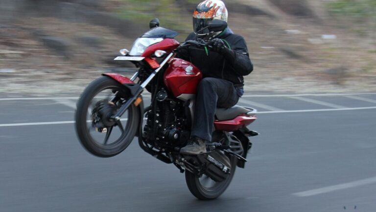 Honda का नए साल पर तोहफा, ले आया ये धांसू बाइक, लुक्स में देती है ‘बुलेट’को टक्कर
