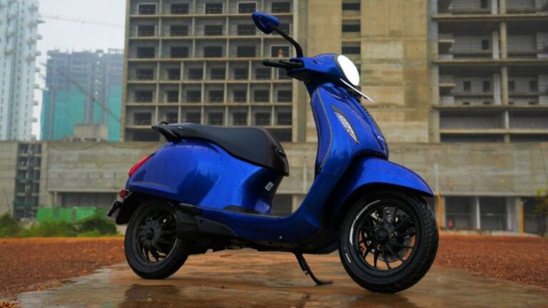 Bajaj के इस नए स्कूटर ने लूट ली महफिल, सिंगल चार्ज पर देगा 137km की रेंज