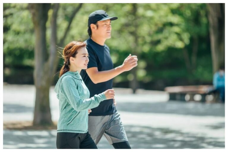 Health Benefits Of Brisk Walking: तेज चलने से मिलते हैं शरीर को ये 8 फायदे..