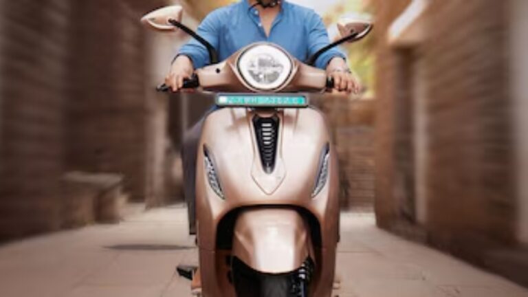 137 किलोमीटर की ड्राइविंग रेंज देने वाला आ गया Bajaj का नया स्कूटर, जानें कीमत