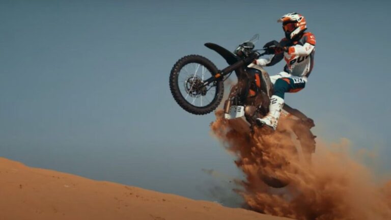 ये है देश की नंबर 1 Dirt Bike, लॉन्ग ड्राइव क लिए 13 लीटर का मिलता है फ्यूल टैंक