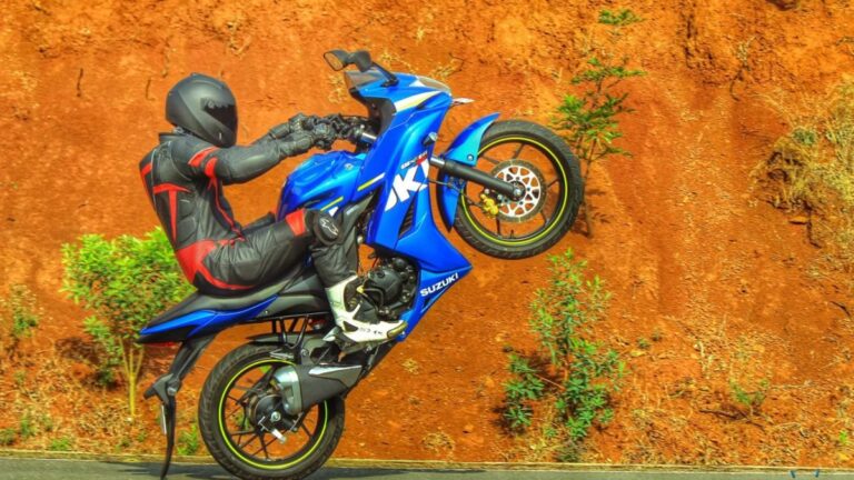 Suzuki की इस बाइक की विदेशों में भी है भारी डिमांड, ट्रेंडी कलर और 155cc का इंजन