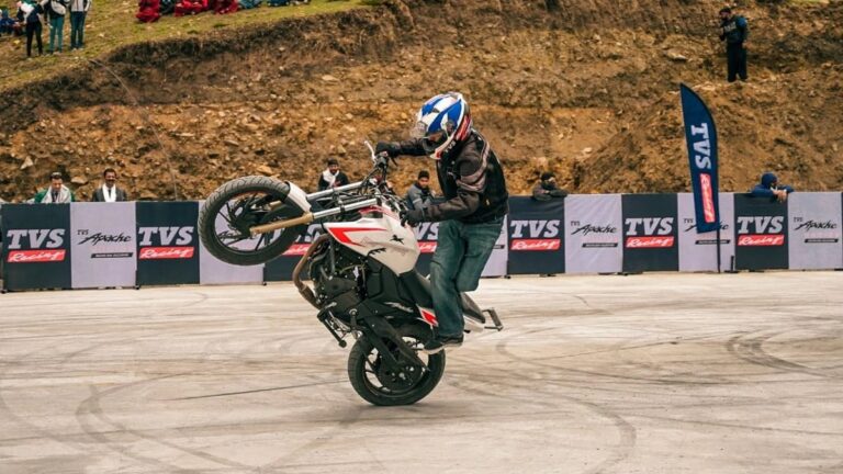TVS की आ गई ये नई बाइक, यंगस्टर्स बोले- अब तो ये ही लेंगे…, जानें कीमत और फीचर्स