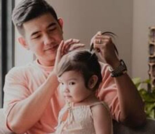 Parenting Tips: बचपन में ही अपनी बेटियों को सिखा दे ये जरूरी बातें, हर कदम पर सफलता पाएगी लाडली Parenting Tips