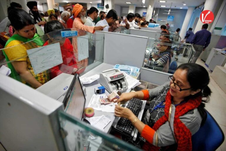 RBI New Rule: 1 नवंबर से बदल रहा है बैंकों से जुड़ा बड़ा नियम, ग्राहकों को मिलेगी पूरी जानकारी हर ट्रांजैक्शन की