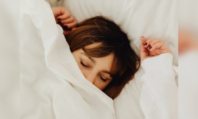 Winter health care tips: ठंड में मुंह ढककर सोना पड़ सकता है भारी, सेहत से जुड़ी ये जरूरी चेतावनी जरूर जानें