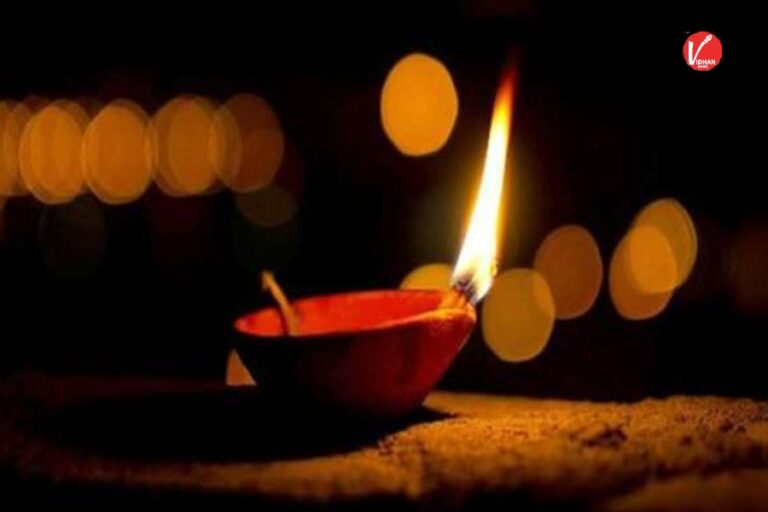 Vastu tips for home prosperity: रात में सोने से पहले इन जगहों पर जला दें मिट्टी का दिया, घर में बढ़ेगी सकारात्मकता और चमकेगी किस्मत