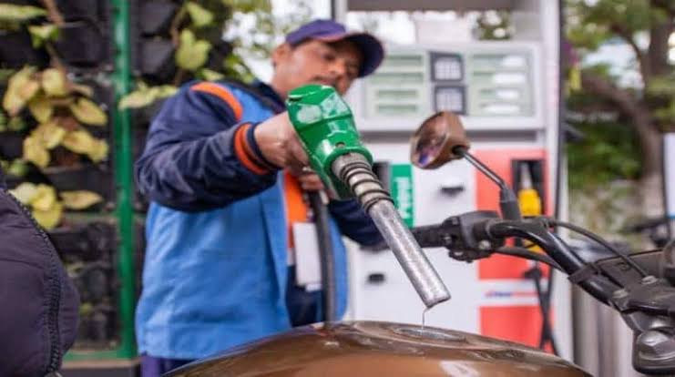 Petrol Price Hike News: युद्ध का असर जेब पर! पेट्रोल हुआ महंगा, जानें कितना बढ़ा बोझ
