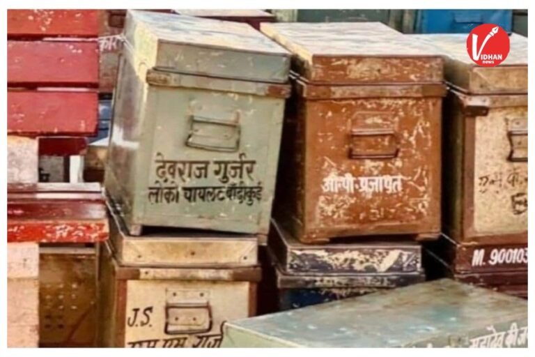 Indian Railways : रेलवे प्लेटफॉर्म पर रखे लोहे के बॉक्स का क्या होता है राज? जानिए किसके होते हैं ये और इनमें क्या रखा होता है