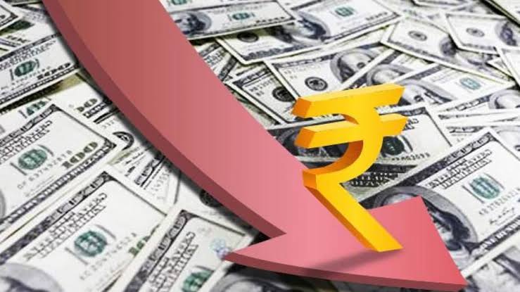 Rupee Crash Alert: डॉलर की ताकत से टूटा रुपया, रिकॉर्ड लो पर पहुंचा, महंगाई का खतरा बढ़ा
