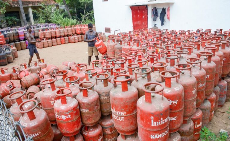 LPG Subsidy Scheme: Gas Crisis के बीच बड़ी राहत, 61 लाख से ज्यादा परिवारों को मिल रही सस्ती LPG
