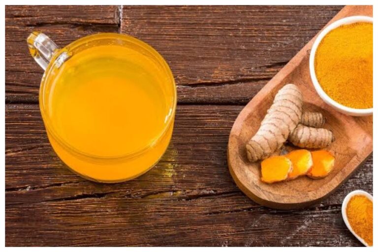 Health Tips: सुबह का एक गिलास हल्दी पानी बना सकता है आपको फिट और एनर्जेटिक, सही समय और तरीका जानना है जरूरी