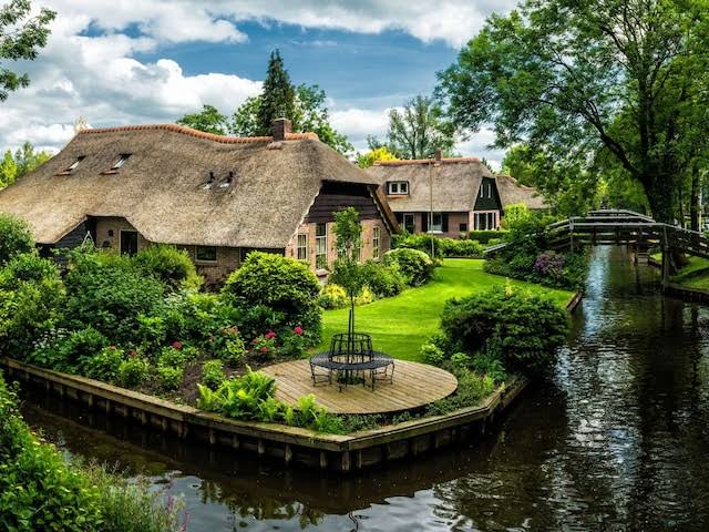 Giethoorn Village